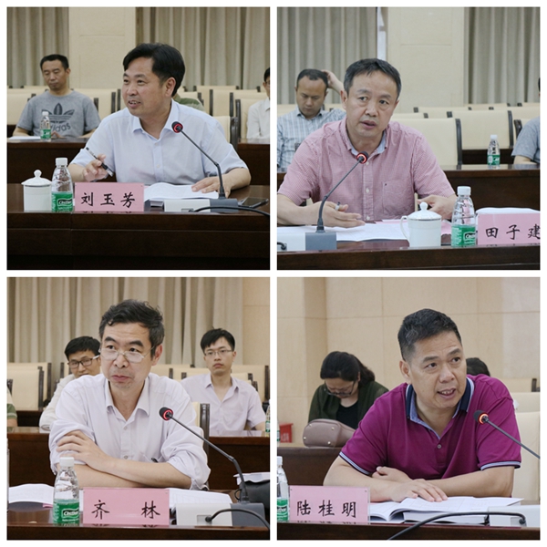 专家组成员发表评审意见.jpg 专家组成员发表评审意见.jpg