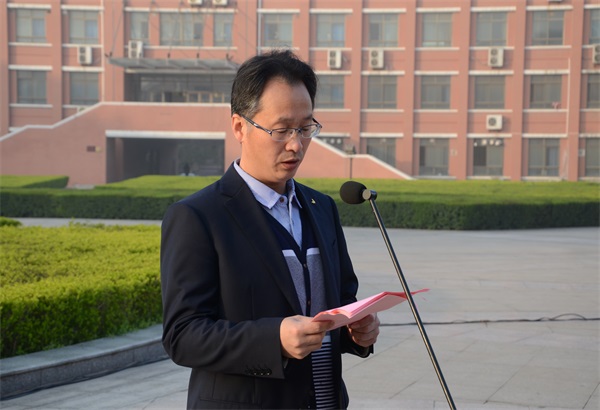 院长张长森发表讲话.JPG 院长张长森发表讲话.JPG