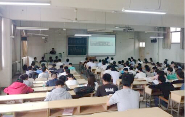 耿伟.jpg 耿伟.jpg