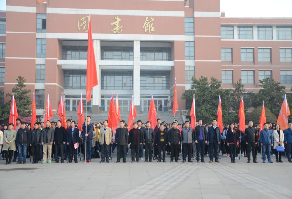 学院师生参加升旗仪式.JPG 学院师生参加升旗仪式.JPG