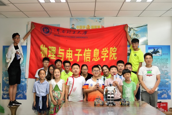 学生实践基地日常维护活动_小.jpg 学生实践基地日常维护活动_小.jpg