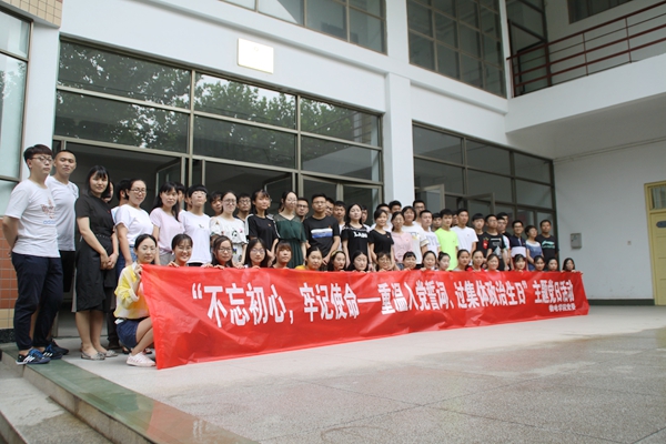 合影留念_副本.jpg 合影留念_副本.jpg