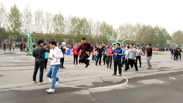 跳绳接力.jpg 跳绳接力.jpg